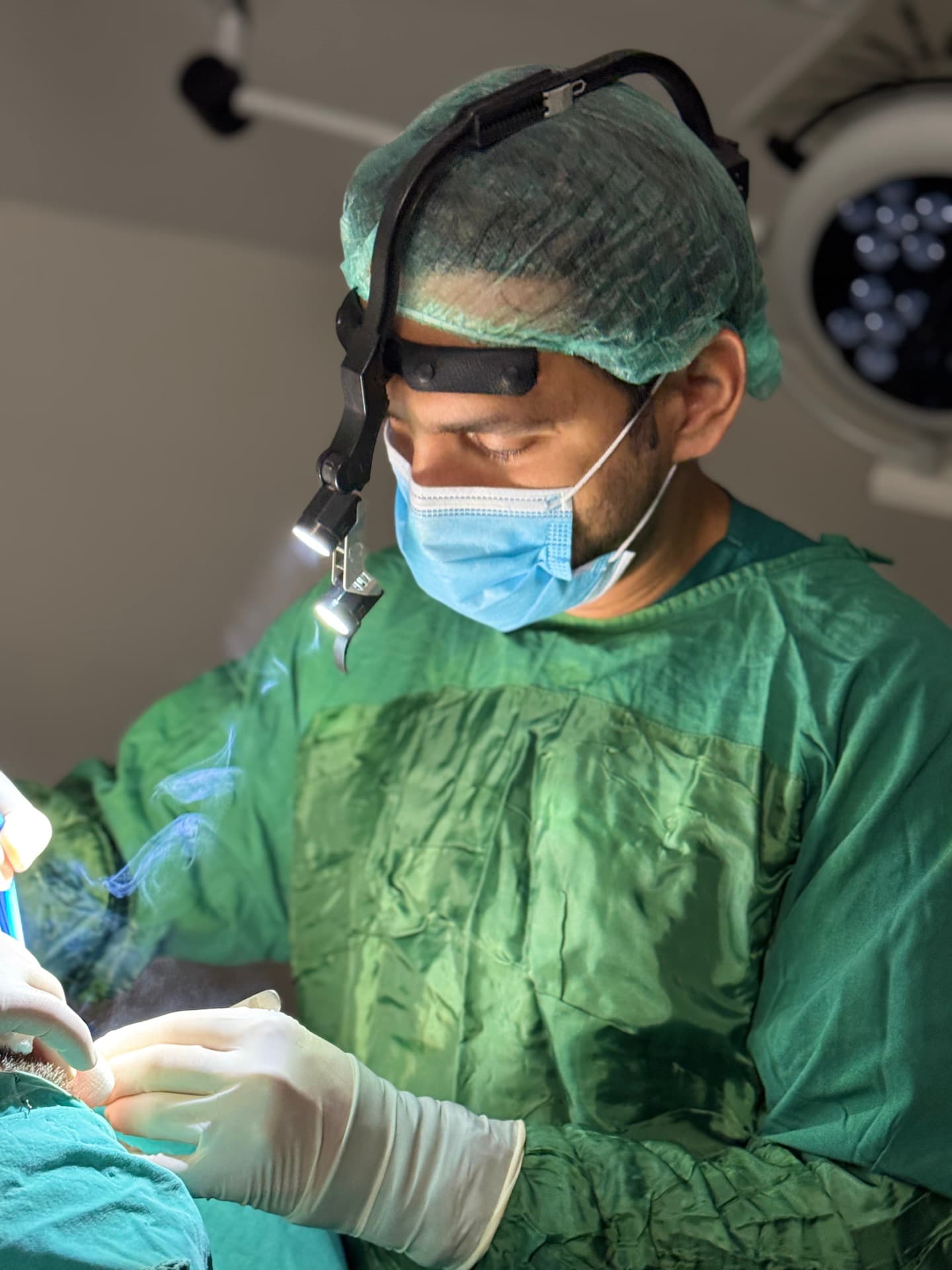 Dr. Çınar in surgery